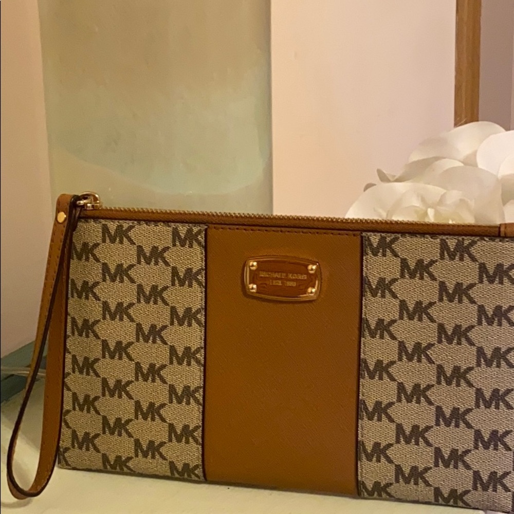 Michael Kors Wristlet